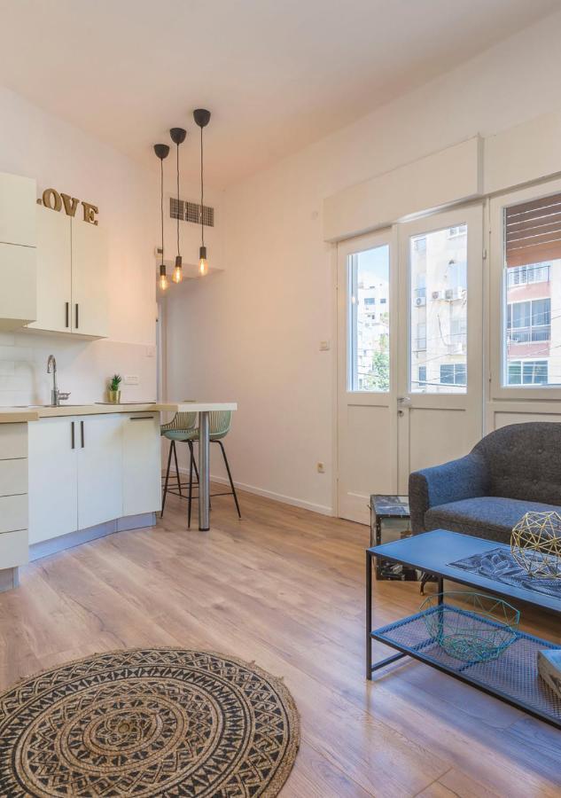 1b Patio House Premium Location W/2 Balcony *
