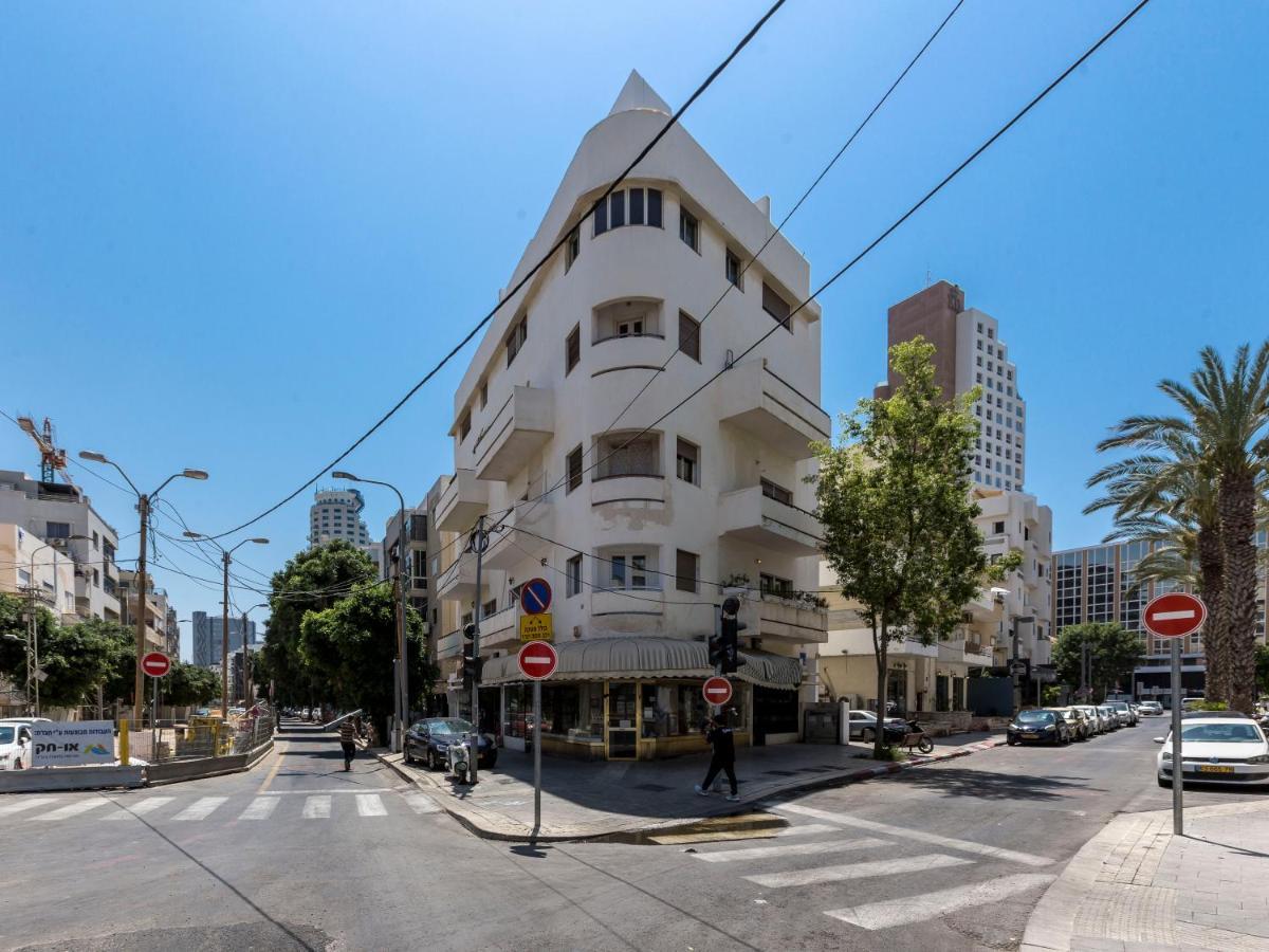 1b Patio House Premium Location W/2 Balcony Apartment Tel Aviv