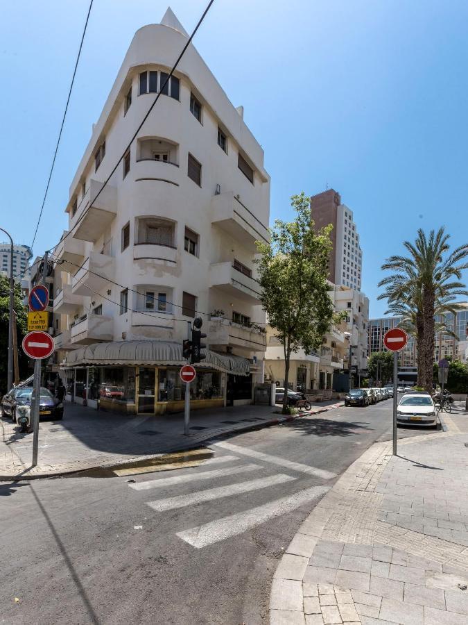 1b Patio House Premium Location W/2 Balcony Apartment Tel Aviv