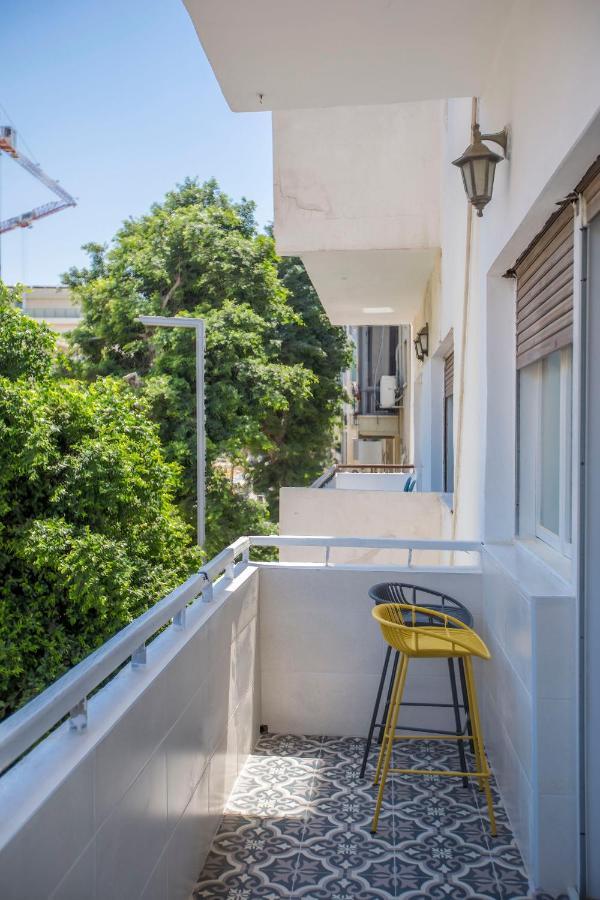 1b Patio House Premium Location W/2 Balcony Apartment *