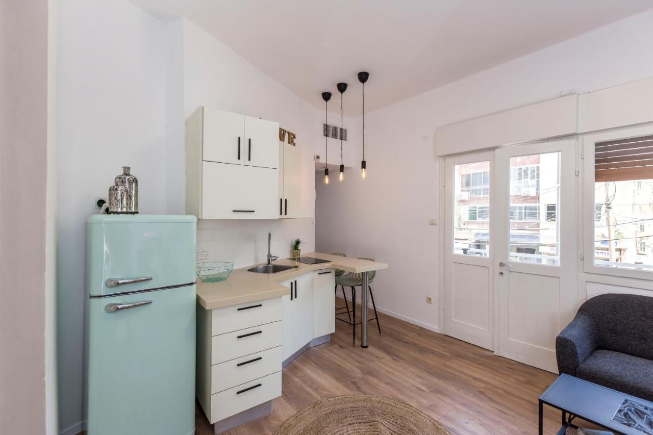 1b Patio House Premium Location W/2 Balcony Apartment *