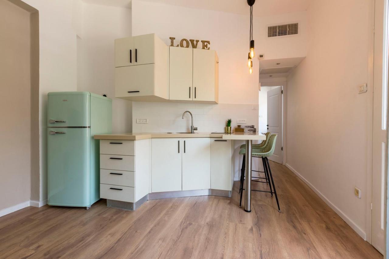 1b Patio House Premium Location W/2 Balcony Apartment