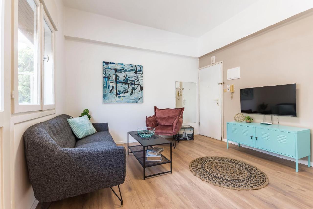 Apartment 1b Patio House Premium Location W/2 Balcony